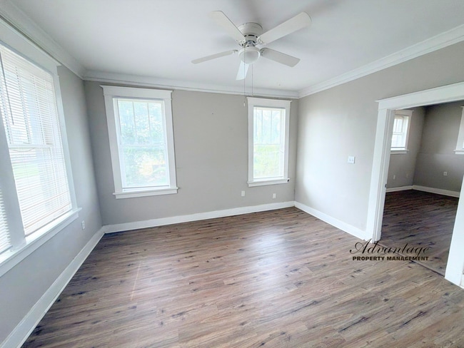 Building Photo - 525 N Waldran Blvd