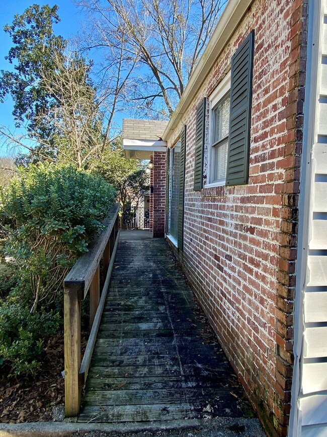 Building Photo - South Highlands Bungalow for Lease | 71104...