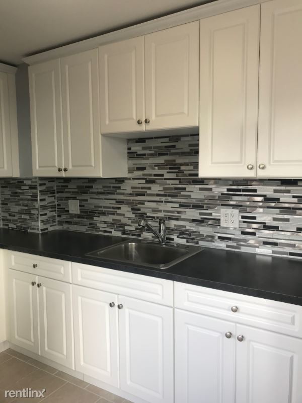 Building Photo - 3 br, 1 bath Apartment - 1965 Pilgrim Ave