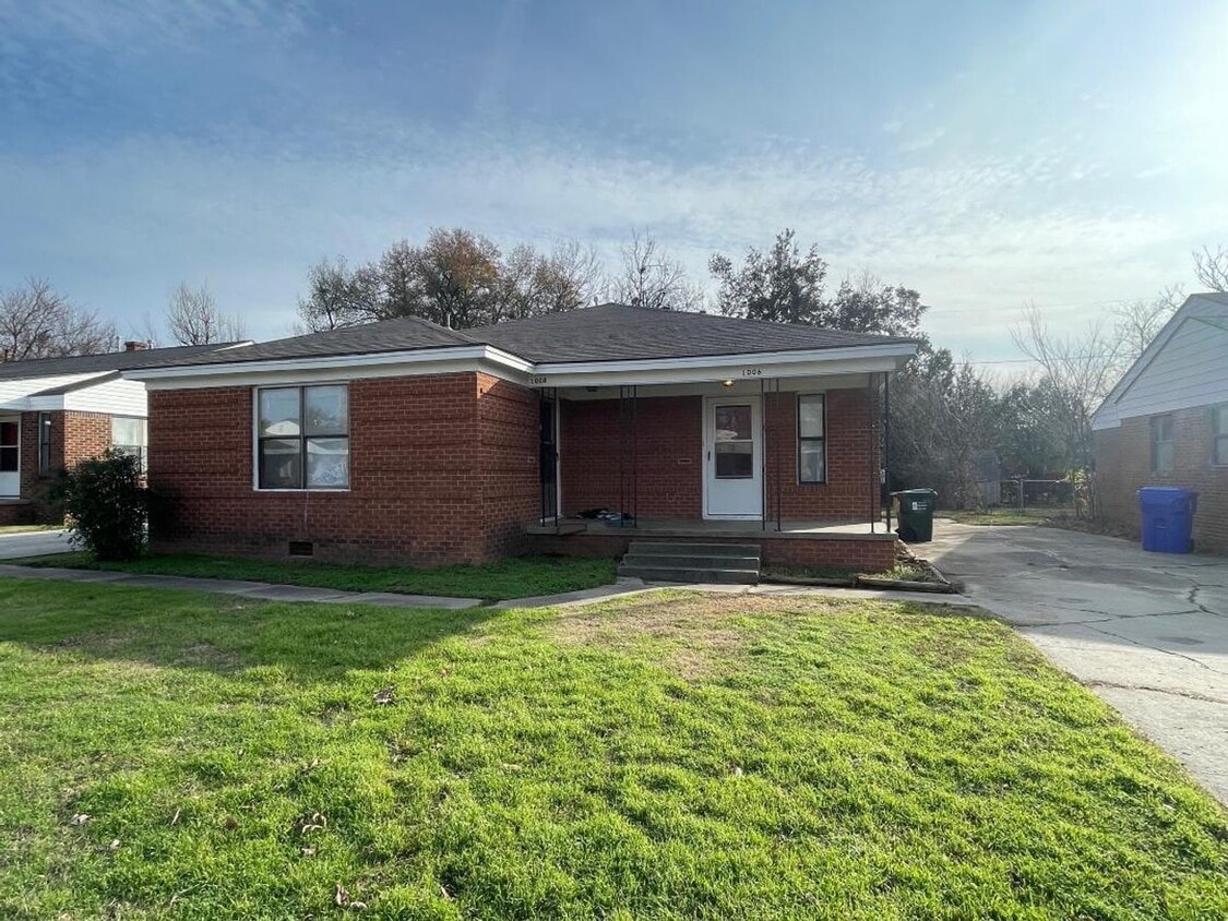 Primary Photo - 1 Bed 1 Bath Duplex For Lease!