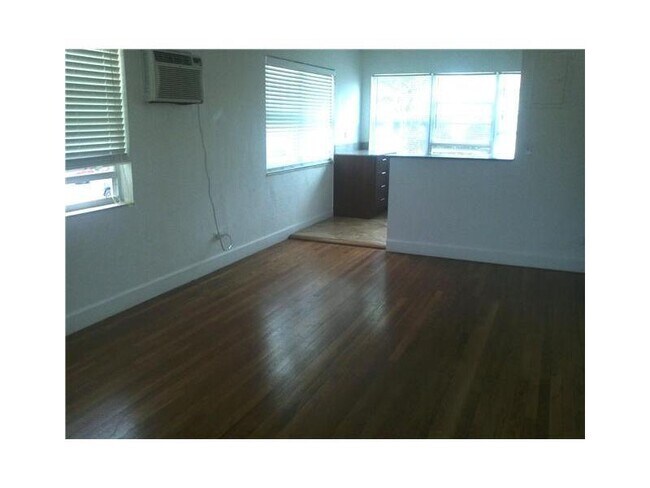 Foto del edificio - 7950 Abbott Ave