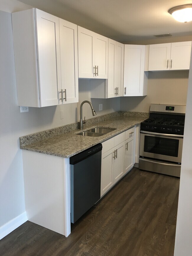 Kitchen - 9S120 Lake Dr