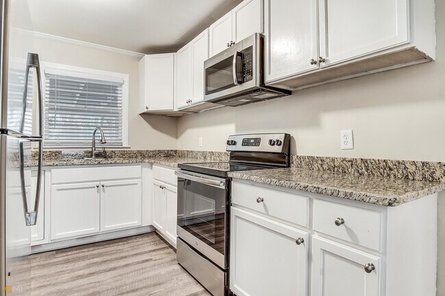 Building Photo - 3585 Ingledale Dr SW