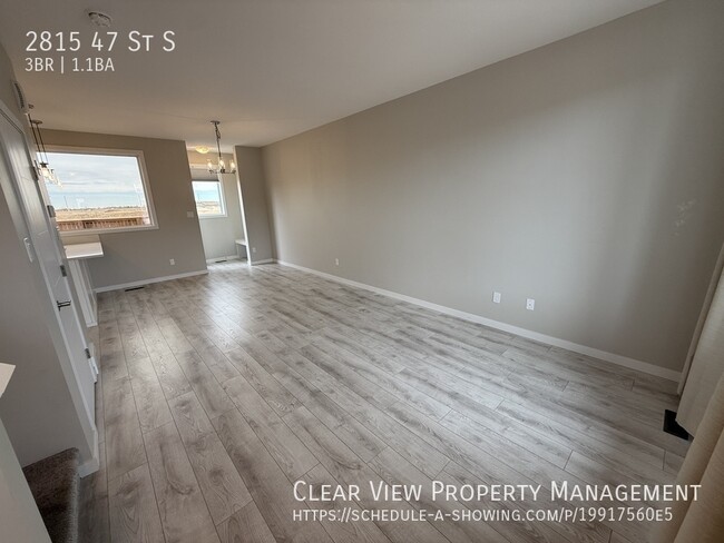 Building Photo - ? Fully fenced 3-bed, 1.5-bath townhouse in South Lethbridge with Central AC !!