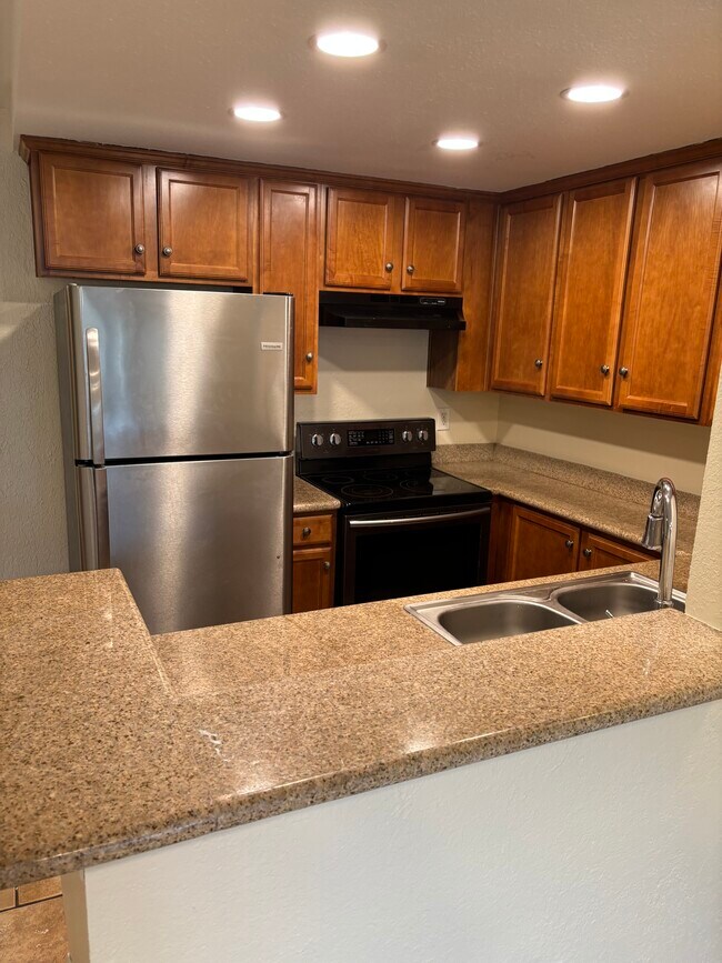Foto del edificio - 432 Edgehill Ln