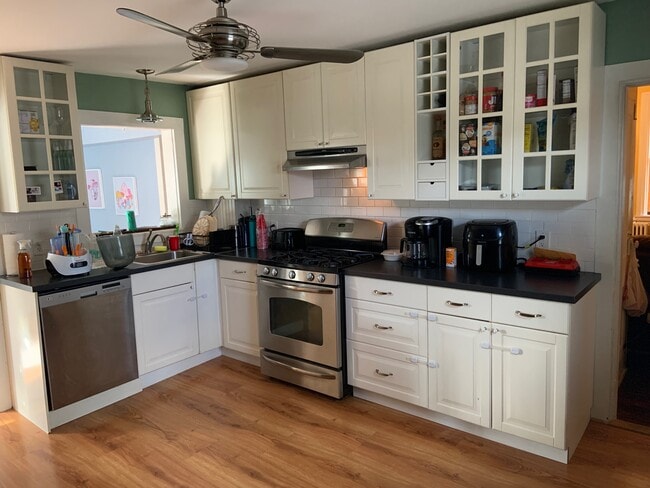 kitchen - 401 S Washington St