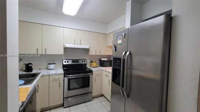 Building Photo - 14951 SW 82nd Ln