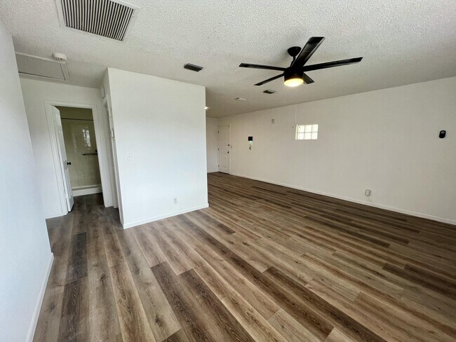Foto del edificio - 603 Clear Lake Ave