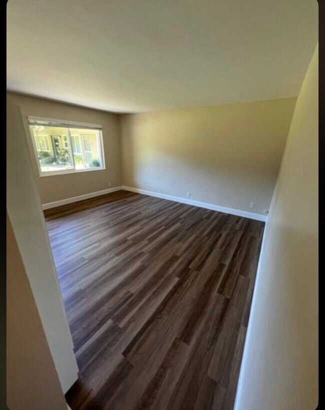 Building Photo - 2555 Sir Francis Drake Blvd