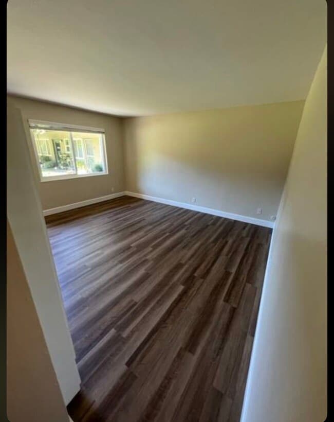 Building Photo - 2555 Sir Francis Drake Blvd