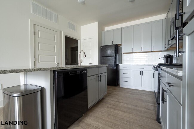 Foto del edificio - 404 W 26th St