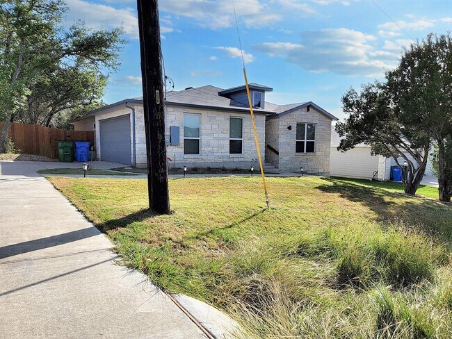 Building Photo - 21813 Surrey Ln