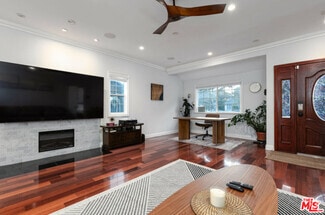 Building Photo - 110 N Kingsley Dr
