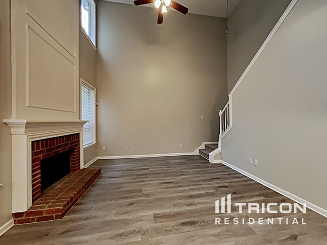 Building Photo - 2752 Lakeside Dr SW