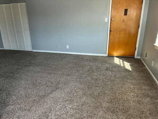 Foto del edificio - 4405 Landside Dr