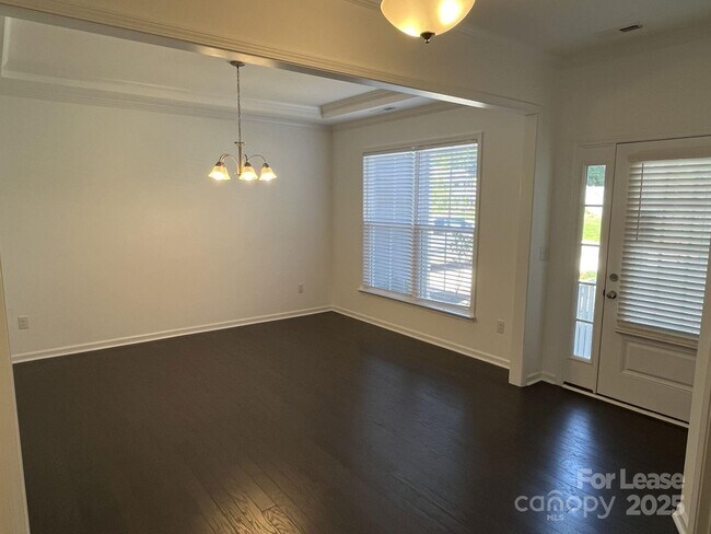 Building Photo - 13812 Water Ter Dr