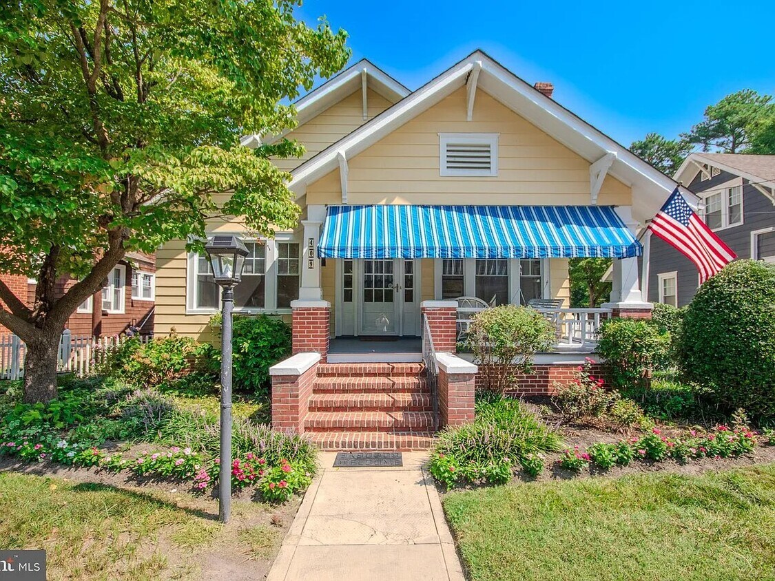 Foto principal - 409 W College Ave