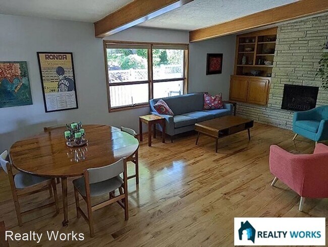 Building Photo - 3 br, 2 bath House - 5745 L St