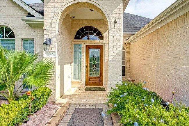 Foto del edificio - 11727 Lismore Lake Dr