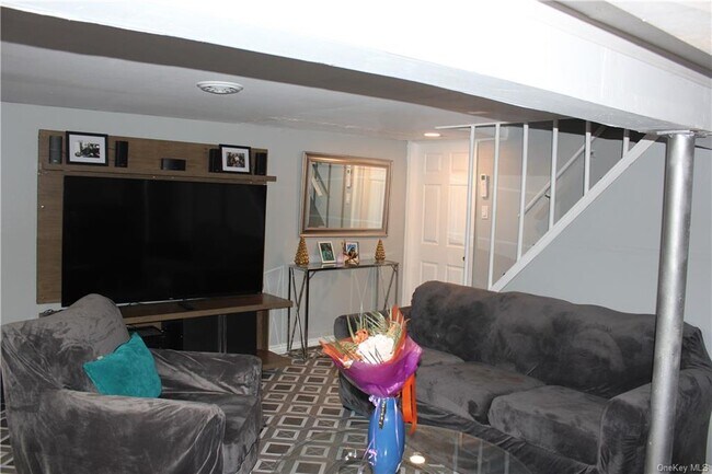 Building Photo - 206 Hy Vue Cir