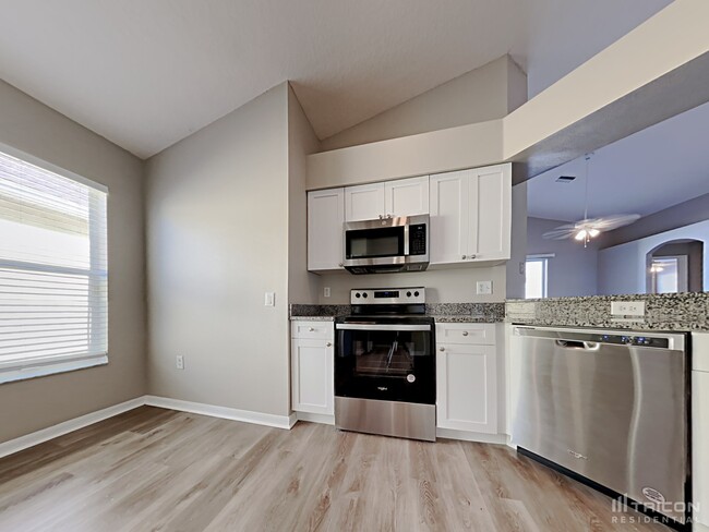 Foto del edificio - 10041 Creek Bluff Dr