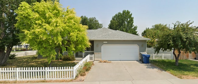 Building Photo - 1400 Lara Pl