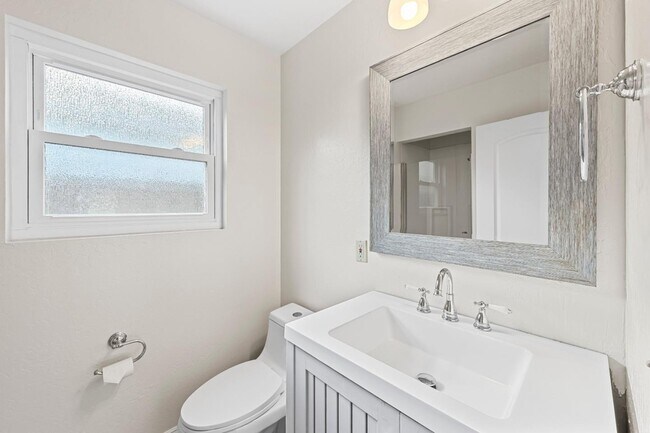 Building Photo - 25 W Central Ave