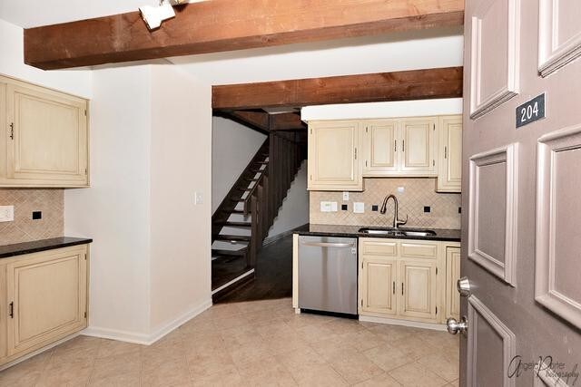 Building Photo - 6660 Wood River Dr