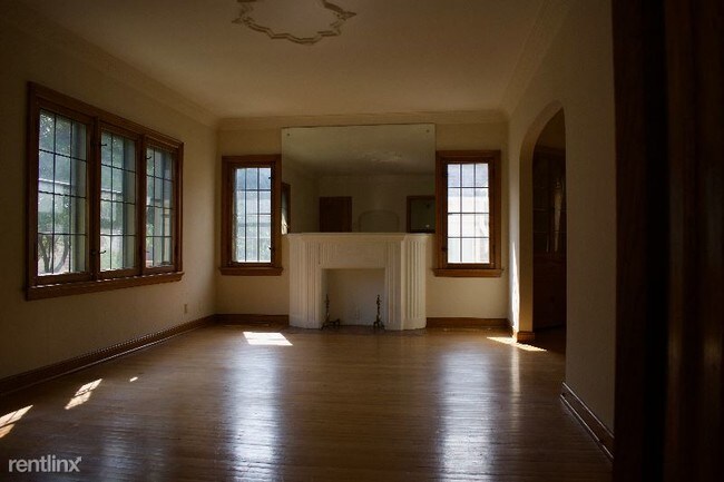 Building Photo - 2 br, 1 bath Apartment - 2773 N 69th St
