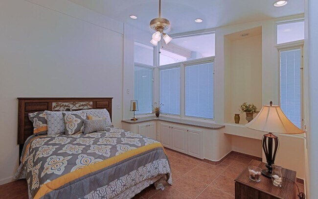 Foto del edificio - U of A  5 BEDROOM