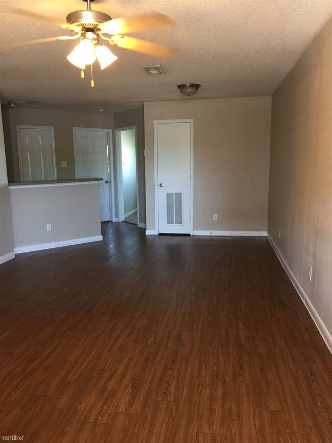 Building Photo - 642 Gillette Blvd