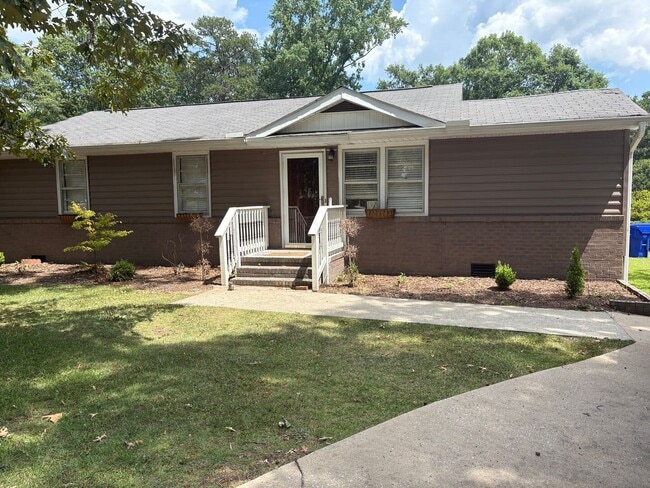 3 Bedroom 2 Bath Ranch Home Near Haywood Road and Woodruff Road - 3 Bedroom 2 Bath Ranch Home Near Haywood Road and Woodruff Road