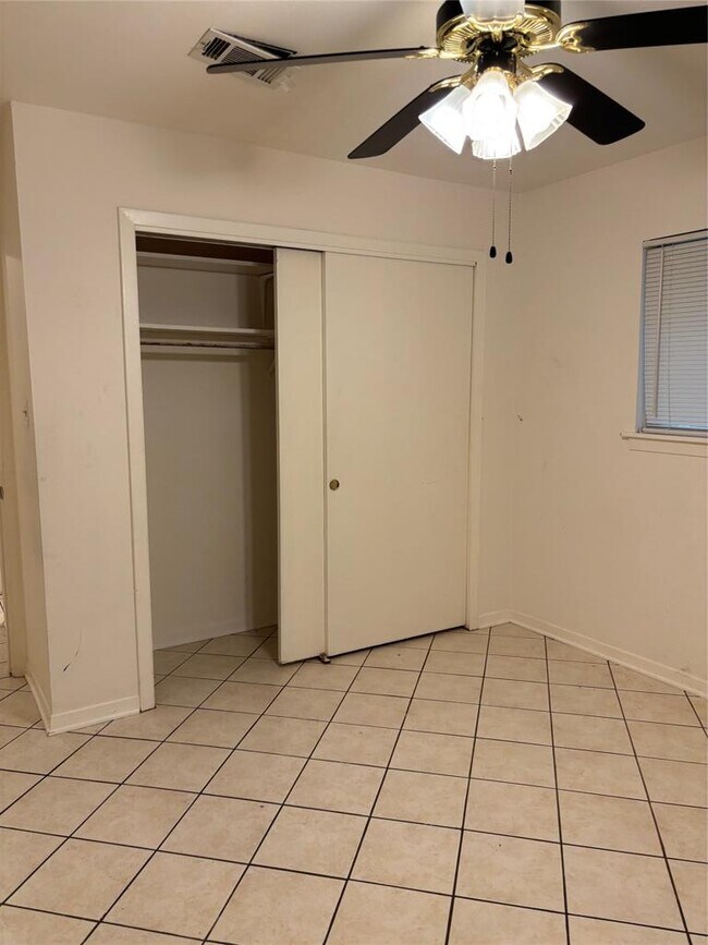 Foto del edificio - 5205 Bennett Ave