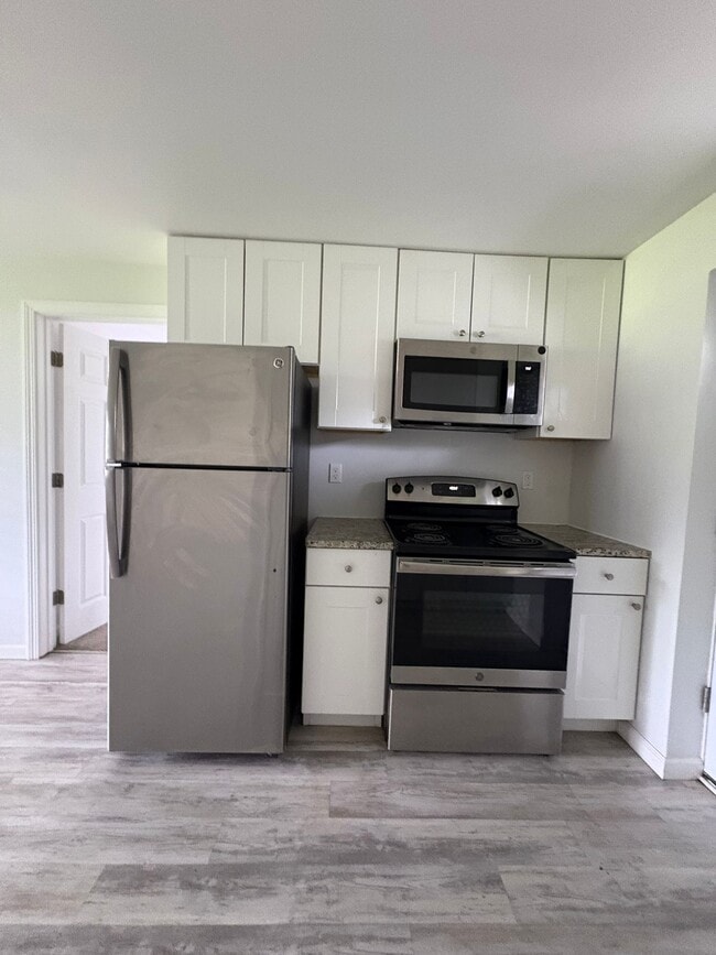 Foto del edificio - 129 Cosey Beach Ave
