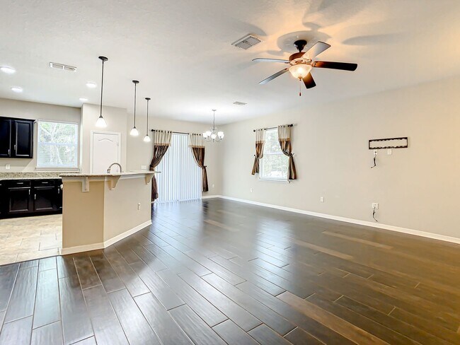 Building Photo - Available Now !! Stunning 3 Bed 2.5 Bath H...