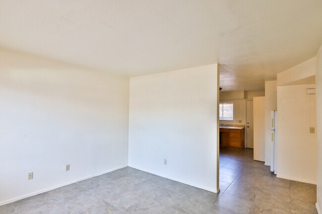 Building Photo - 533 S Olive