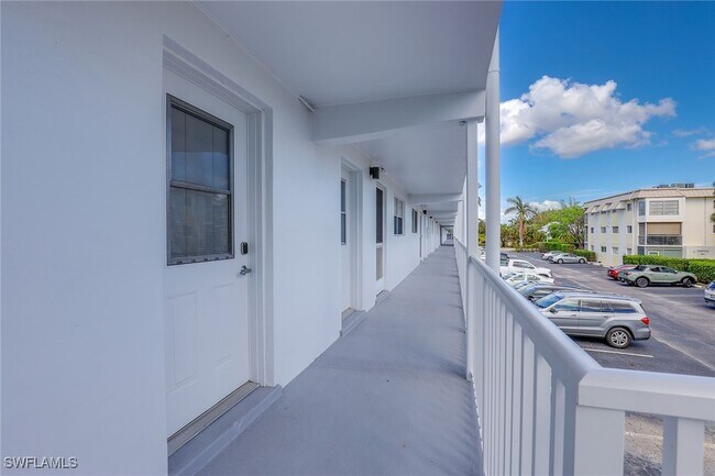 Building Photo - 72 7th St S