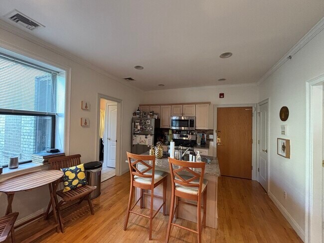 Building Photo - 454 Hanover St