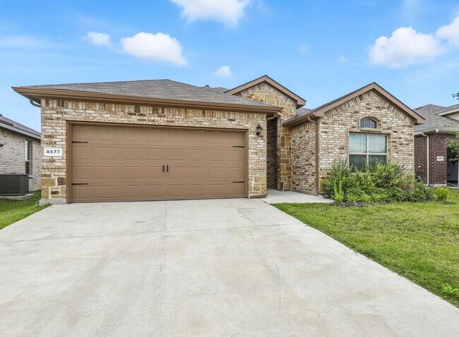 Building Photo - Stunning 4 bedroom home in saught after Ba...