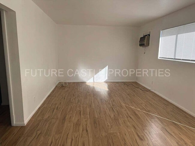 Building Photo - 310 La Veta Dr