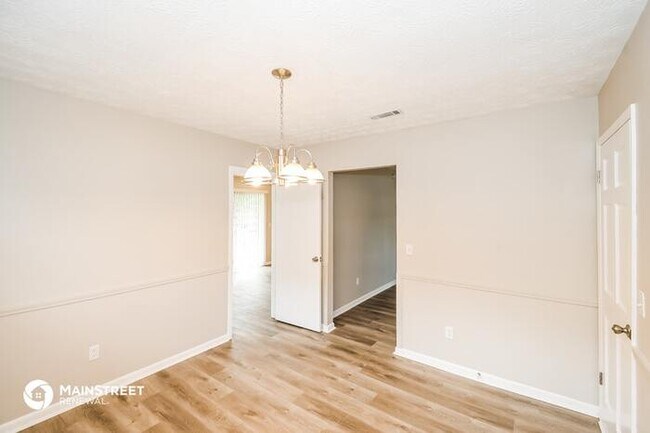 Building Photo - 7867 Lisa Drive E, Jacksonville, FL 32217