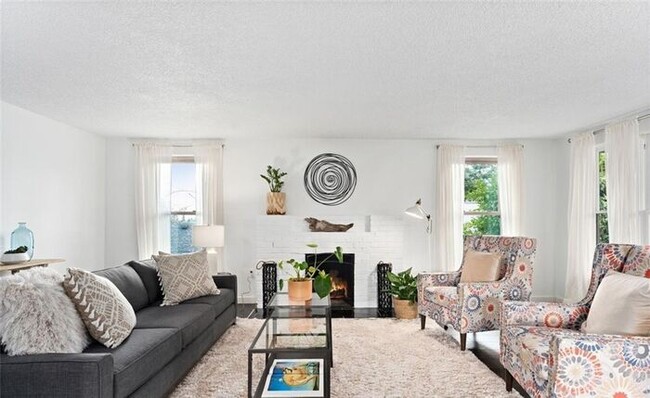 Building Photo - Highly Appealing Updated North End 4 Bedroom!