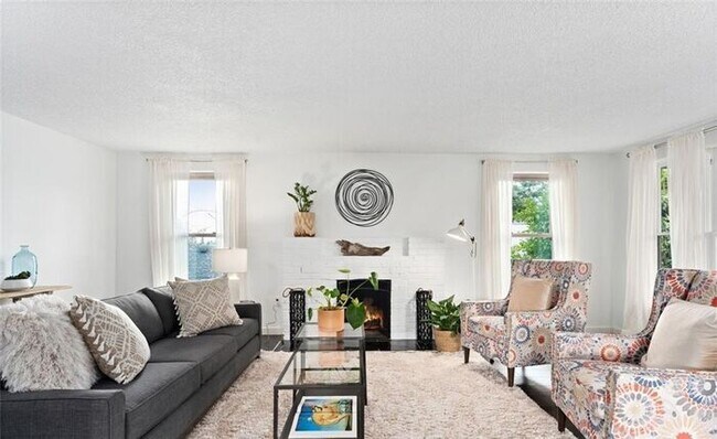 Foto del edificio - Highly Appealing Updated North End 4 Bedroom!
