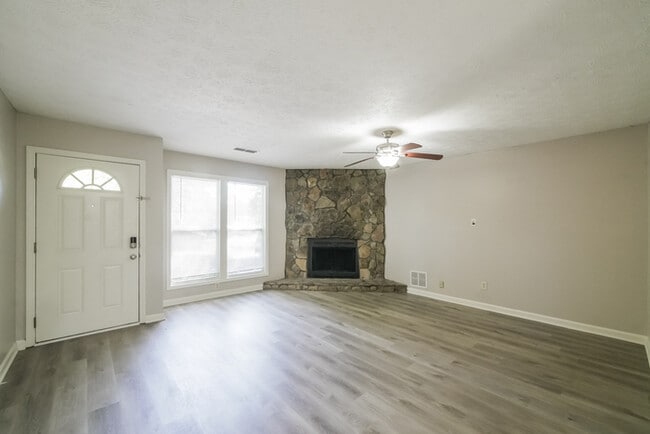 Foto del edificio - 1631 Pecan Log Pl