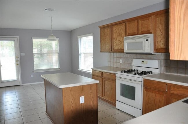 Foto del edificio - 10625 Royal Tara Cove