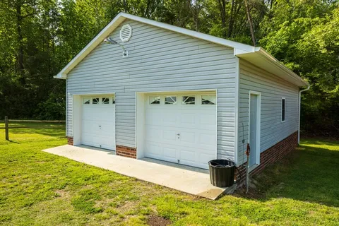 Building Photo - 1021 Bradley Creek Rd