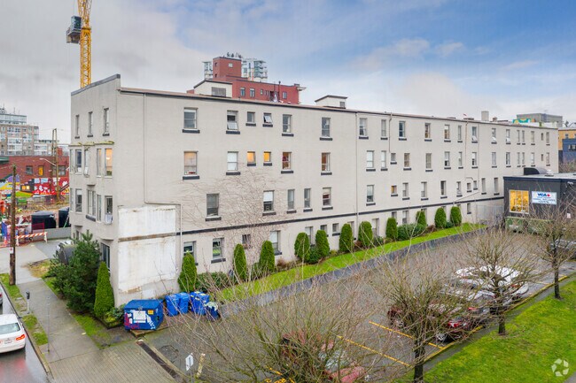 Photo du bâtiment - 107-111 E Broadway Ave