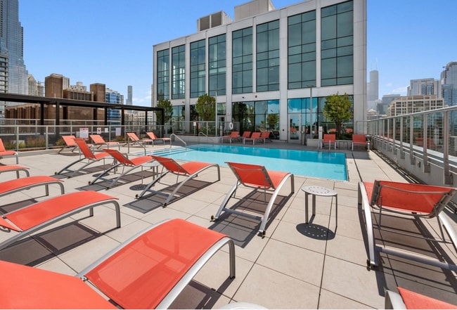 Resident Outdoor Pool - 216 W Chicago Ave