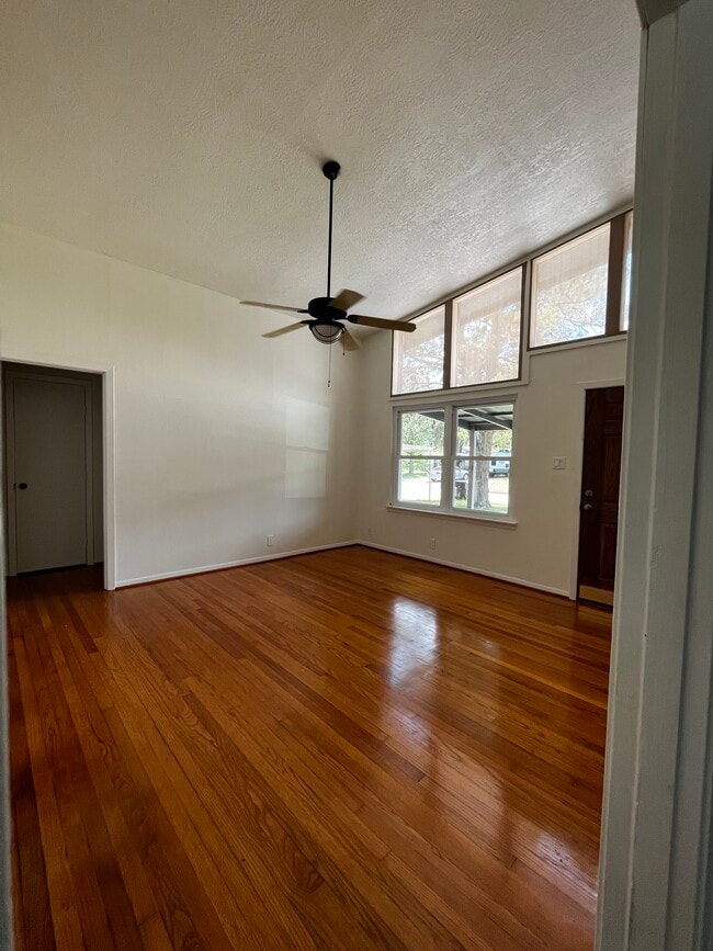 Building Photo - 6926 Cole Creek Dr
