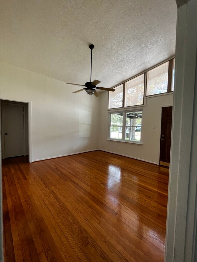 Foto del edificio - 6926 Cole Creek Dr